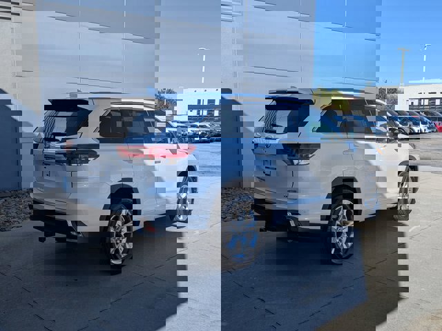 Used 2017 Toyota Highlander Limited image 5