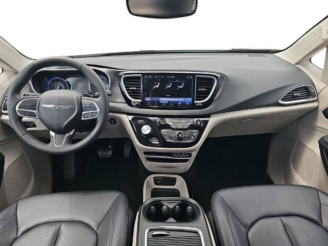 Used 2024 Chrysler Pacifica Touring-L FWD image 9