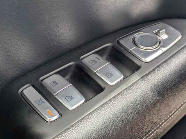 Used 2025 Genesis G70 2.5T RWD image 23