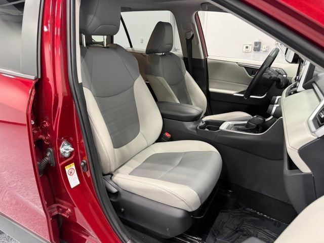 Used 2019 Toyota RAV4 XLE Premium FWD image 35
