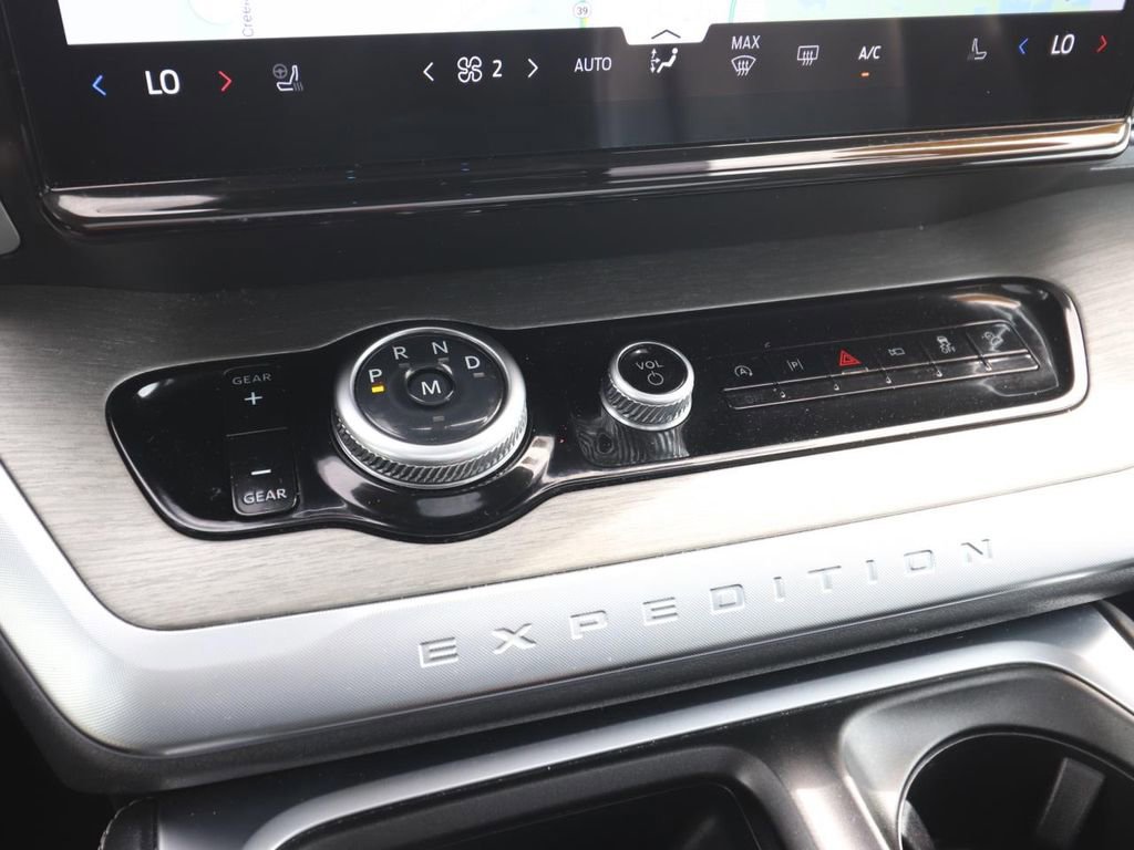 Certified 2025 Ford Expedition Max Platinum image 24