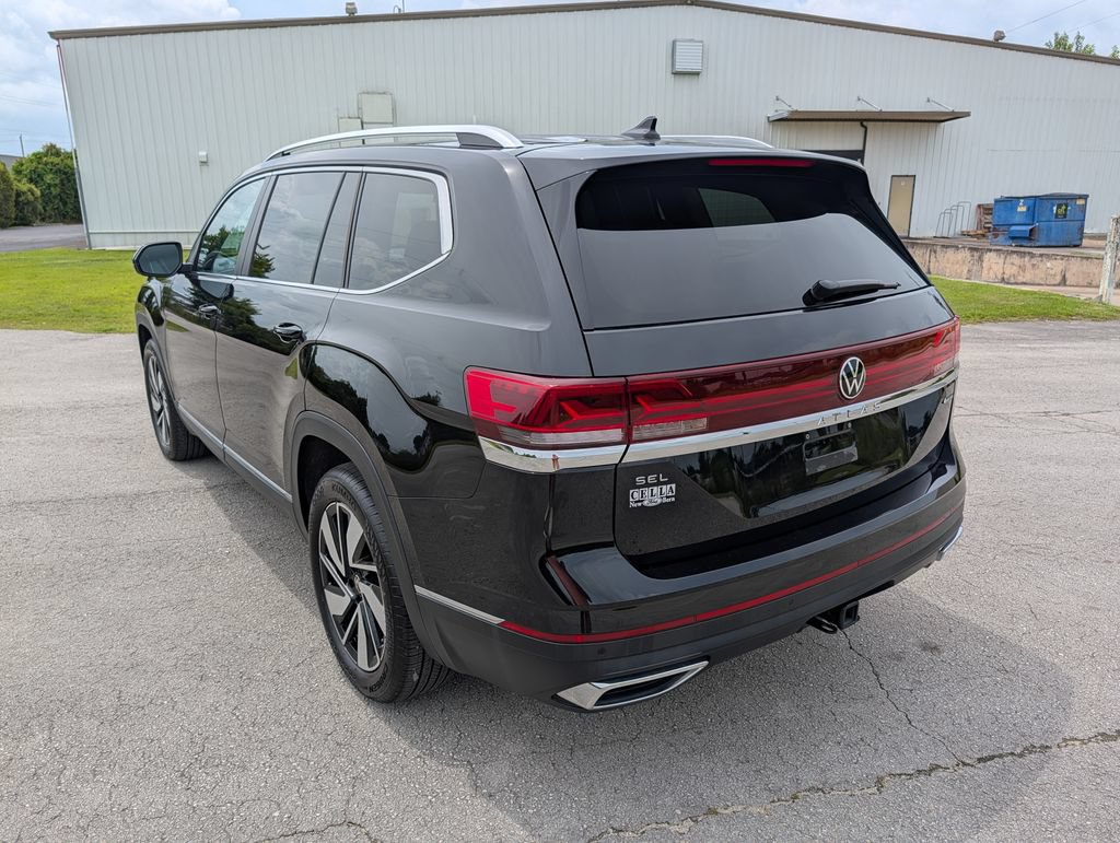 Used 2025 Volkswagen Atlas SEL AWD/4WD image 4