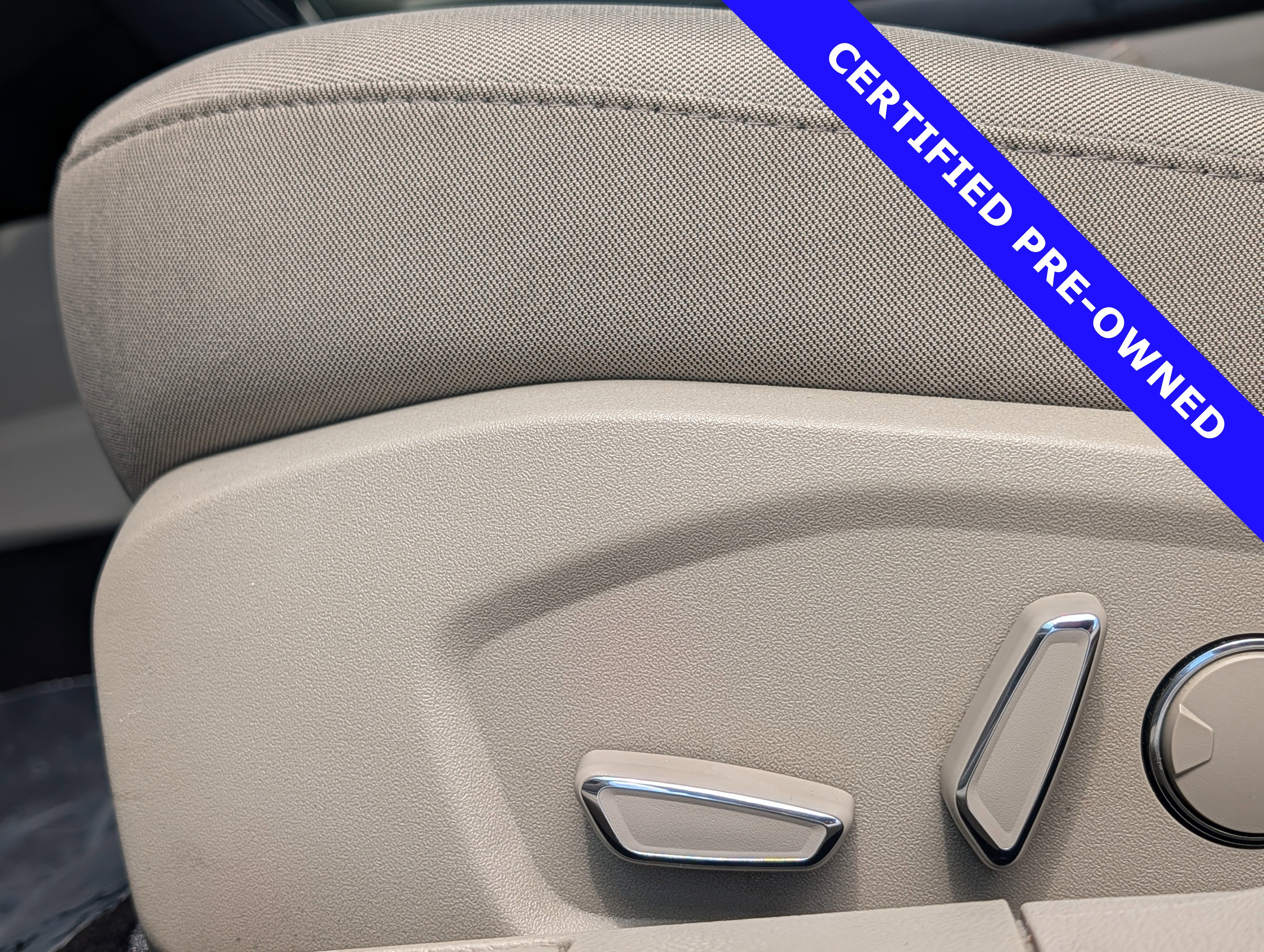 Certified 2018 Ford Fusion SE FWD image 21