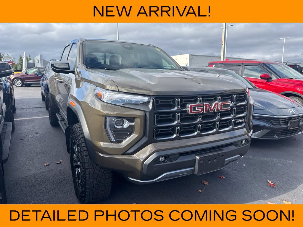 Used 2023 GMC Canyon AT4 w/ AT4 Premium Package AWD/4WD image 3