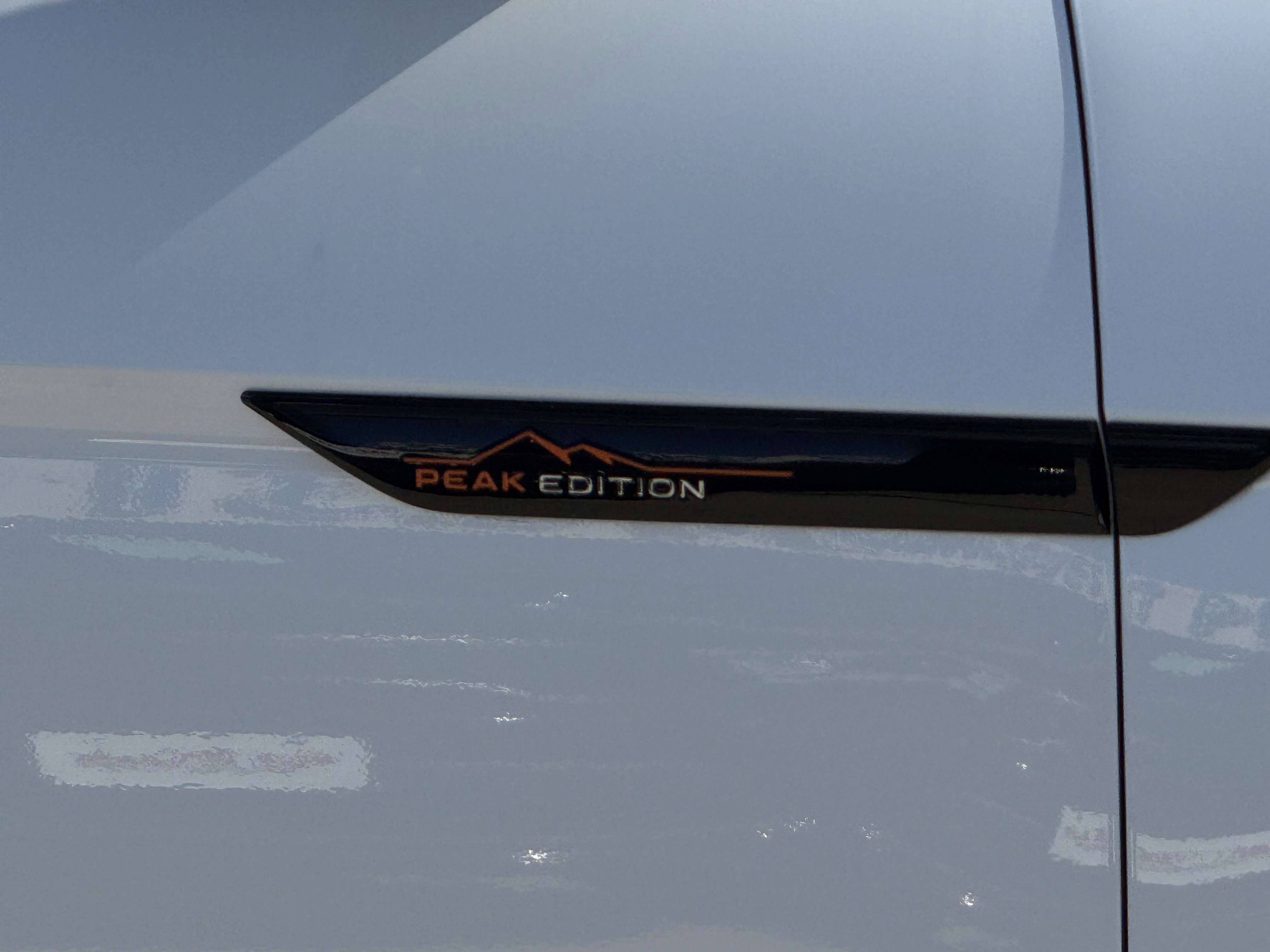 Used 2024 Volkswagen Atlas Peak Edition SE image 4