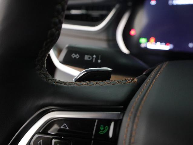 Used 2025 Jeep Grand Cherokee Summit AWD/4WD image 15