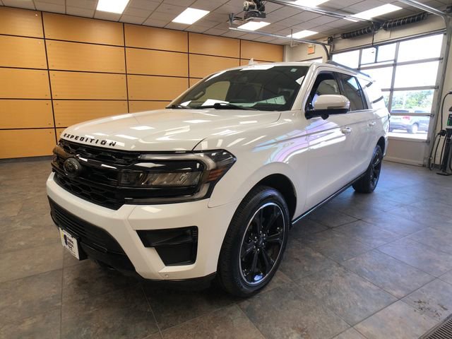 Certified 2024 Ford Expedition Max Limited AWD/4WD image 3