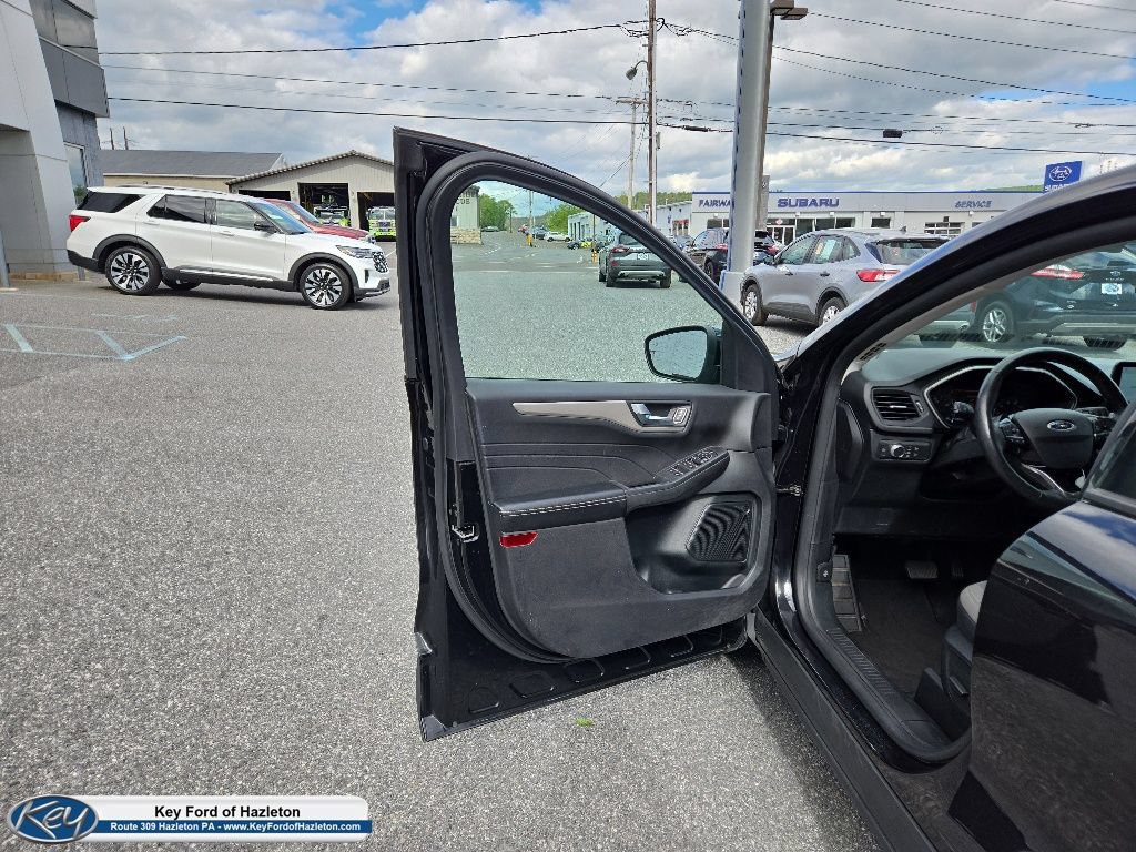 Certified 2021 Ford Escape SE w/ Cold Weather Package AWD/4WD image 32