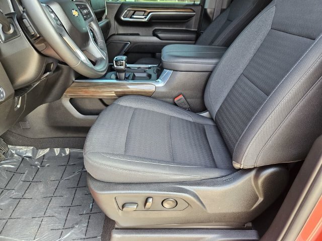 Used 2024 Chevrolet Silverado 1500 LT RWD image 17