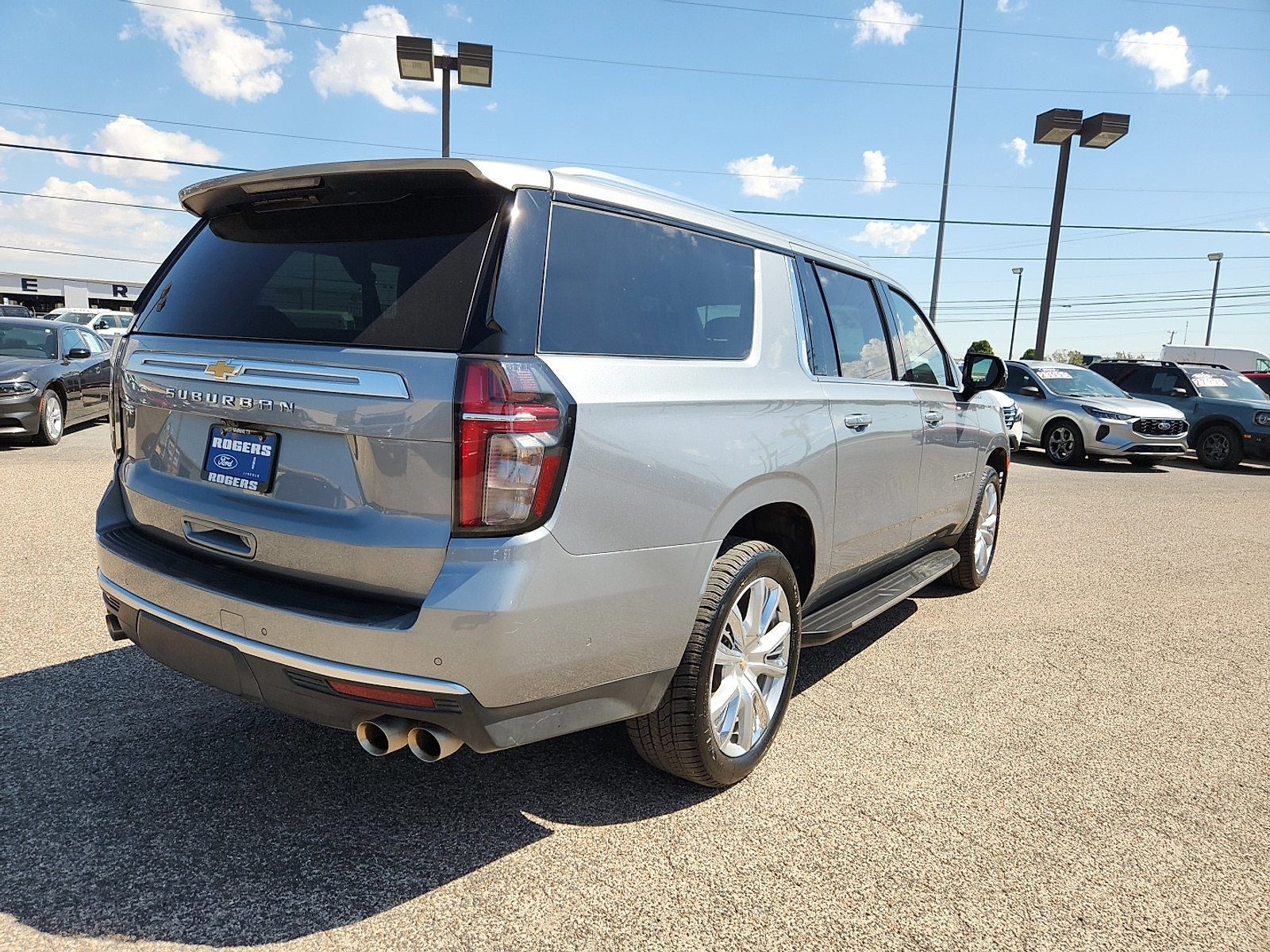 Used 2024 Chevrolet Suburban High Country w/ Advanced Technology Package image 5