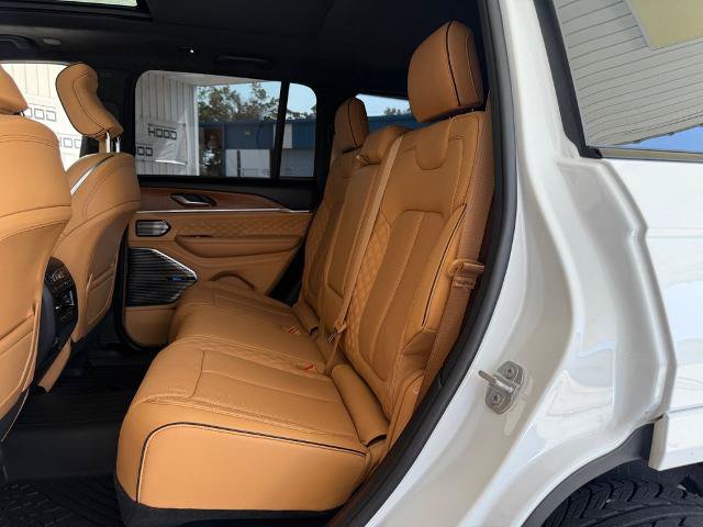 Used 2025 Jeep Grand Cherokee Summit AWD/4WD image 7