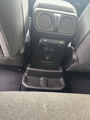 Used 2024 Jeep Wrangler Unlimited Sahara AWD/4WD image 16