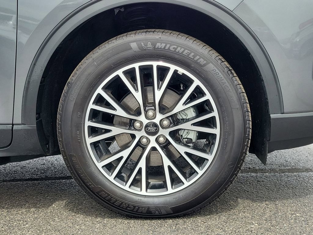 Certified 2025 Ford Escape SE FWD image 9