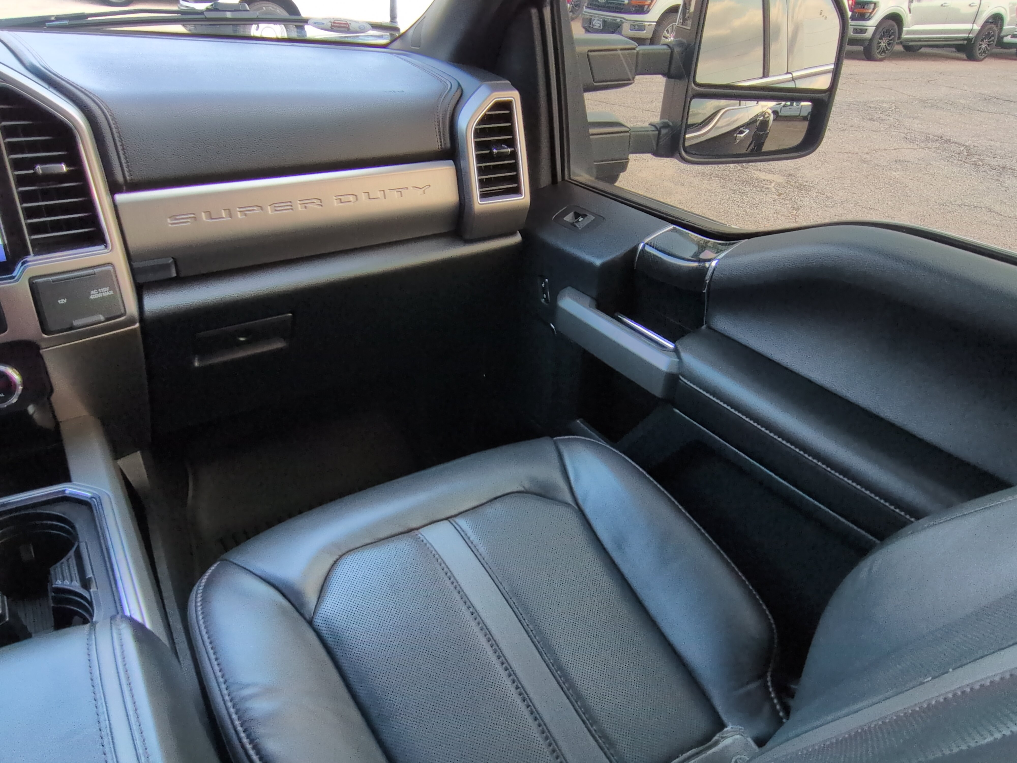 Certified 2022 Ford F450 Platinum w/ FX4 Off-Road Package AWD/4WD image 15
