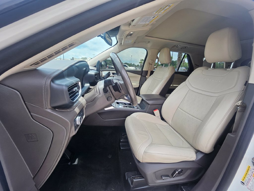 Certified 2020 Ford Explorer Platinum w/ Premium Technology Package AWD/4WD image 4