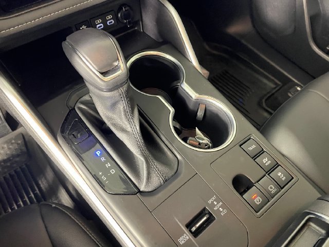 Used 2024 Toyota Highlander XLE AWD/4WD image 8