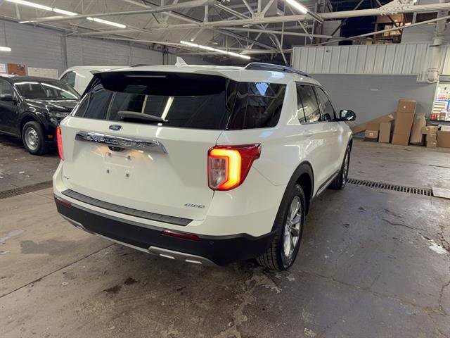 Certified 2022 Ford Explorer XLT w/ Equipment Group 202A image 5