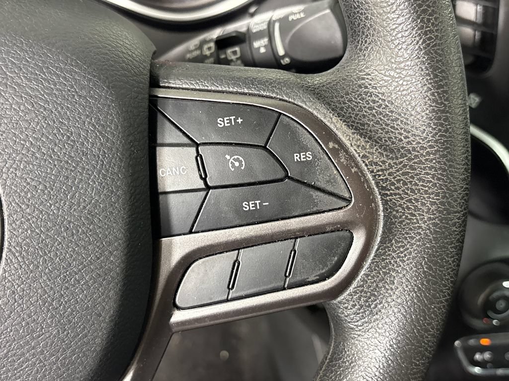 Used 2021 Jeep Cherokee Latitude FWD image 18