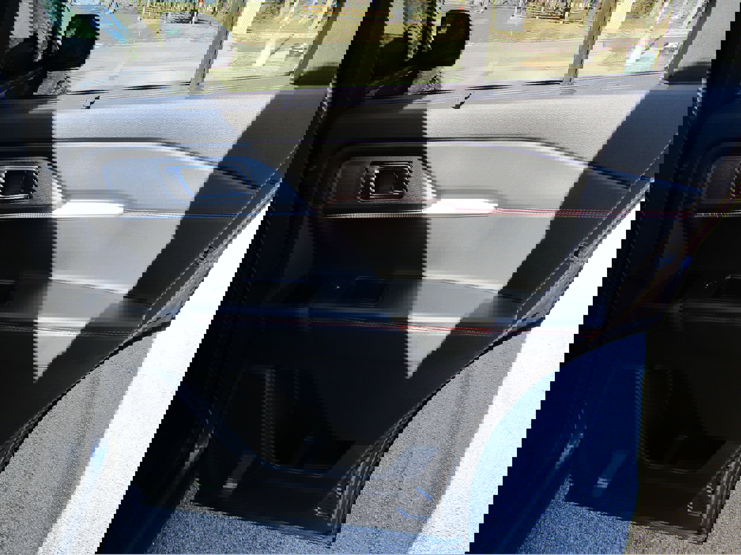 Certified 2025 Ford Explorer ST-Line w/ Premium Package image 16