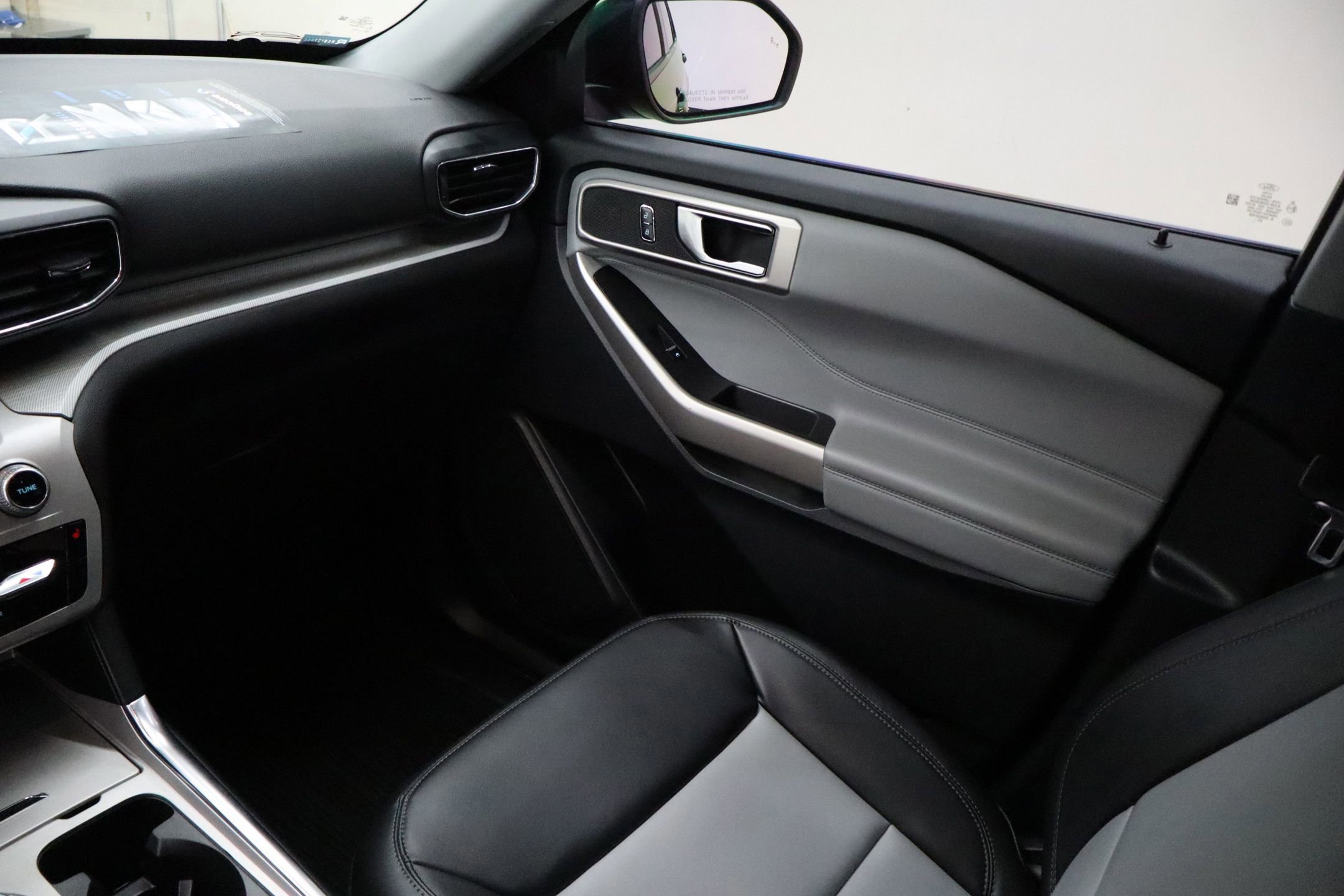 Certified 2023 Ford Explorer XLT w/ Equipment Group 202A RWD image 31