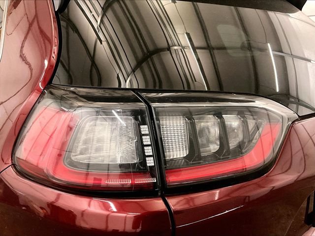 Used 2020 Jeep Cherokee Latitude Plus AWD/4WD image 28
