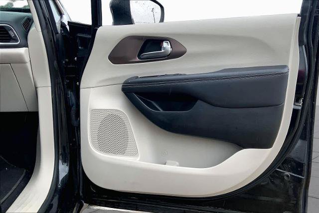 Used 2023 Chrysler Voyager LX FWD image 22