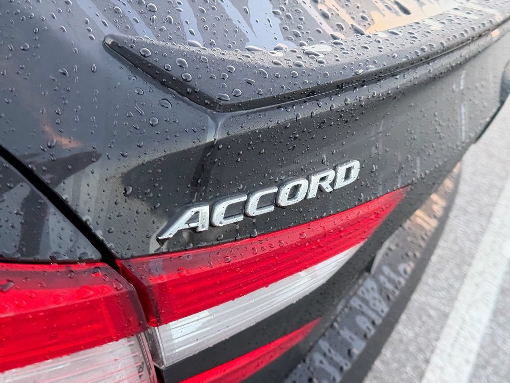 Used 2018 Honda Accord Sport image 14