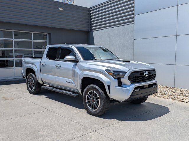 Used 2024 Toyota Tacoma TRD Sport AWD/4WD image 2
