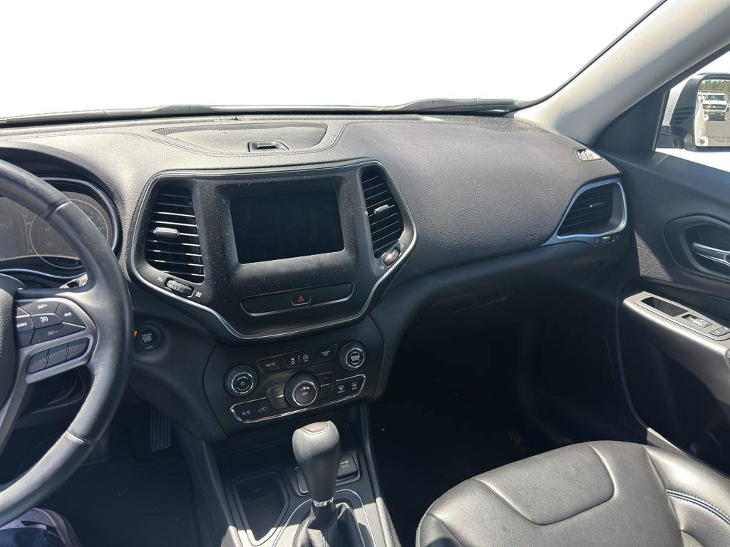 Used 2019 Jeep Cherokee Latitude Plus FWD image 9