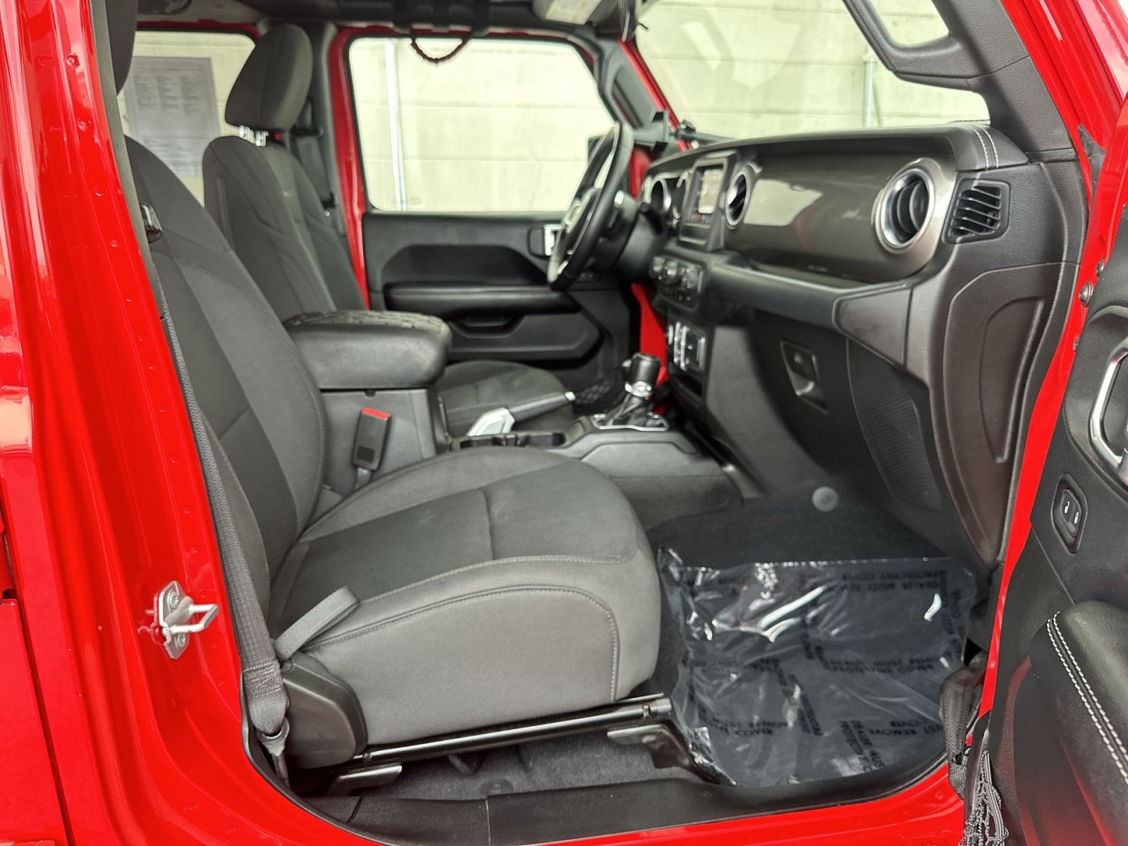 Used 2018 Jeep Wrangler Unlimited Sahara AWD/4WD image 34