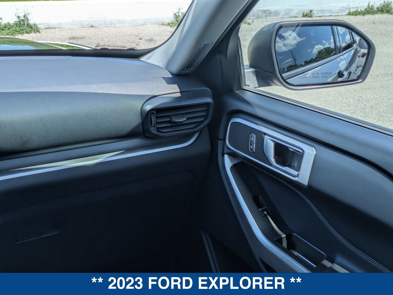 Certified 2023 Ford Explorer XLT RWD image 20