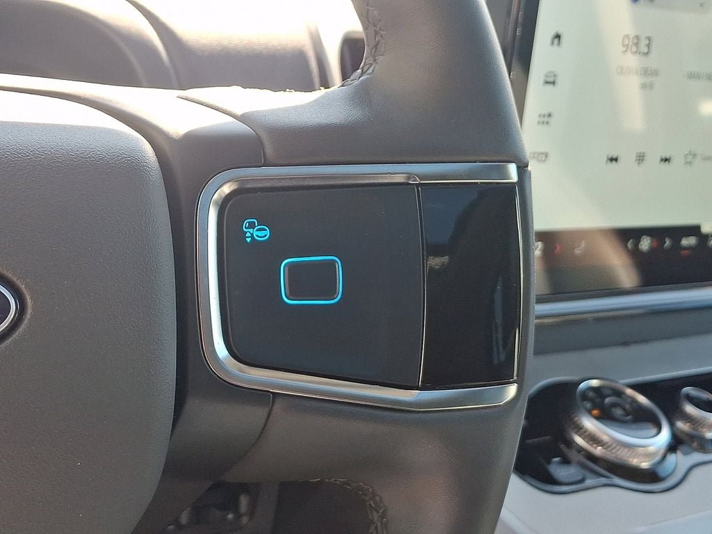 Certified 2025 Ford Expedition Active AWD/4WD image 23