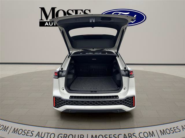 Used 2026 Volkswagen Tiguan SEL R-Line AWD/4WD image 9