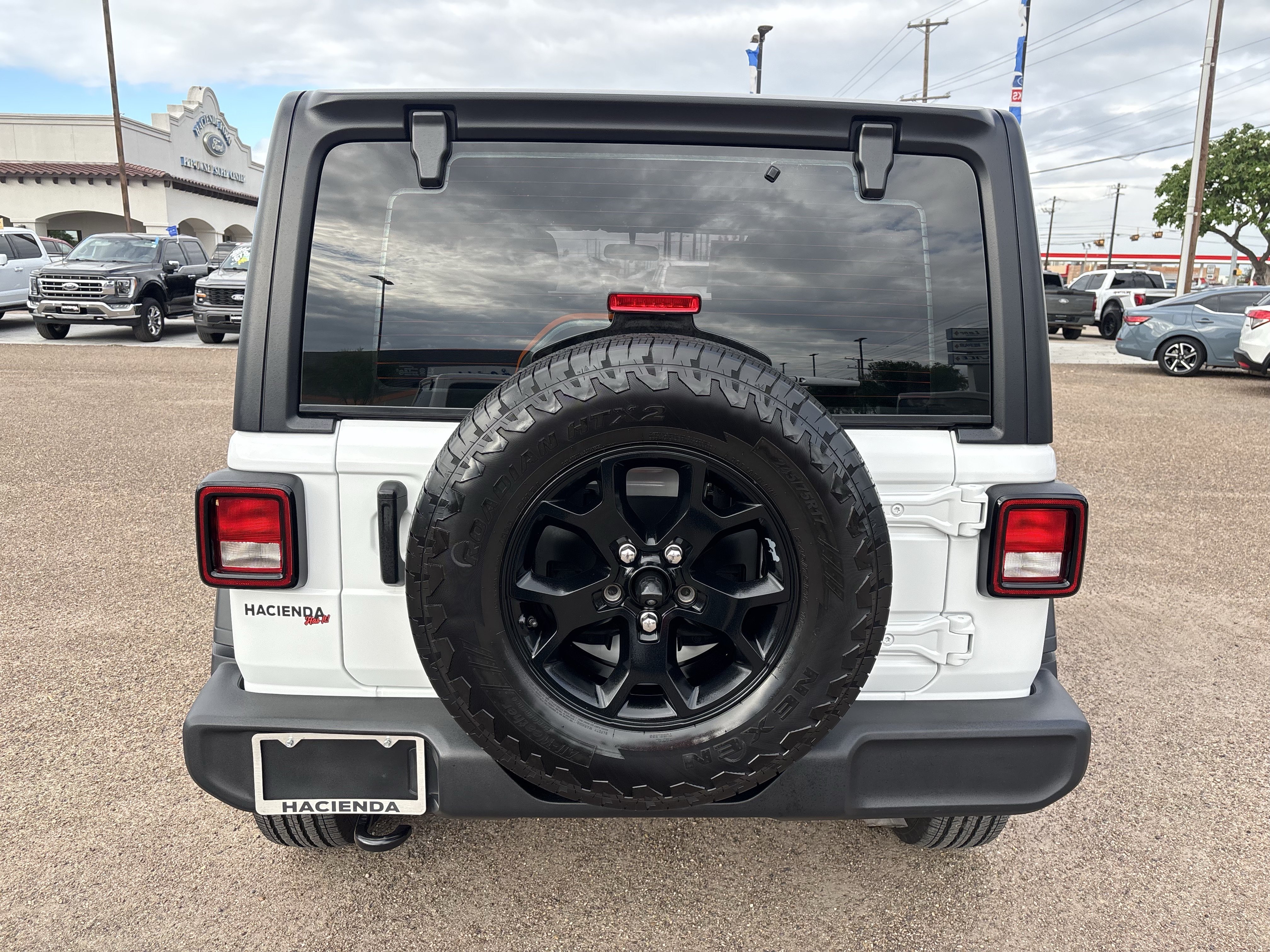 Used 2025 Jeep Wrangler Unlimited Sport AWD/4WD image 3