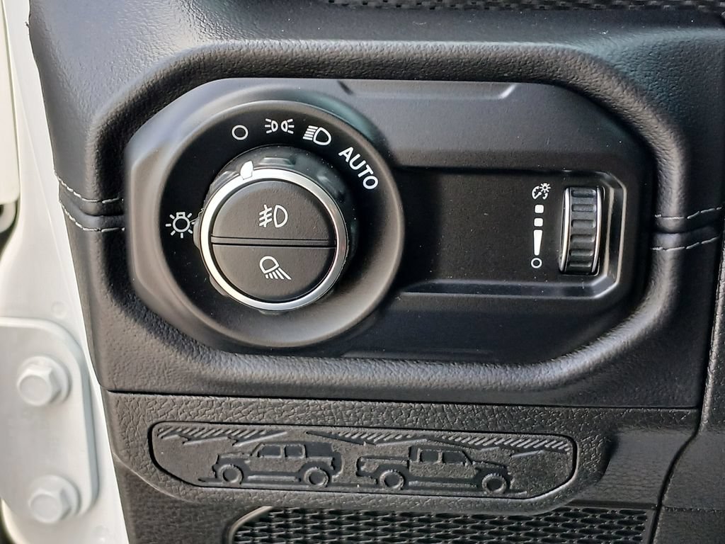 Used 2024 Jeep Gladiator Mojave w/ Convenience Group AWD/4WD image 13