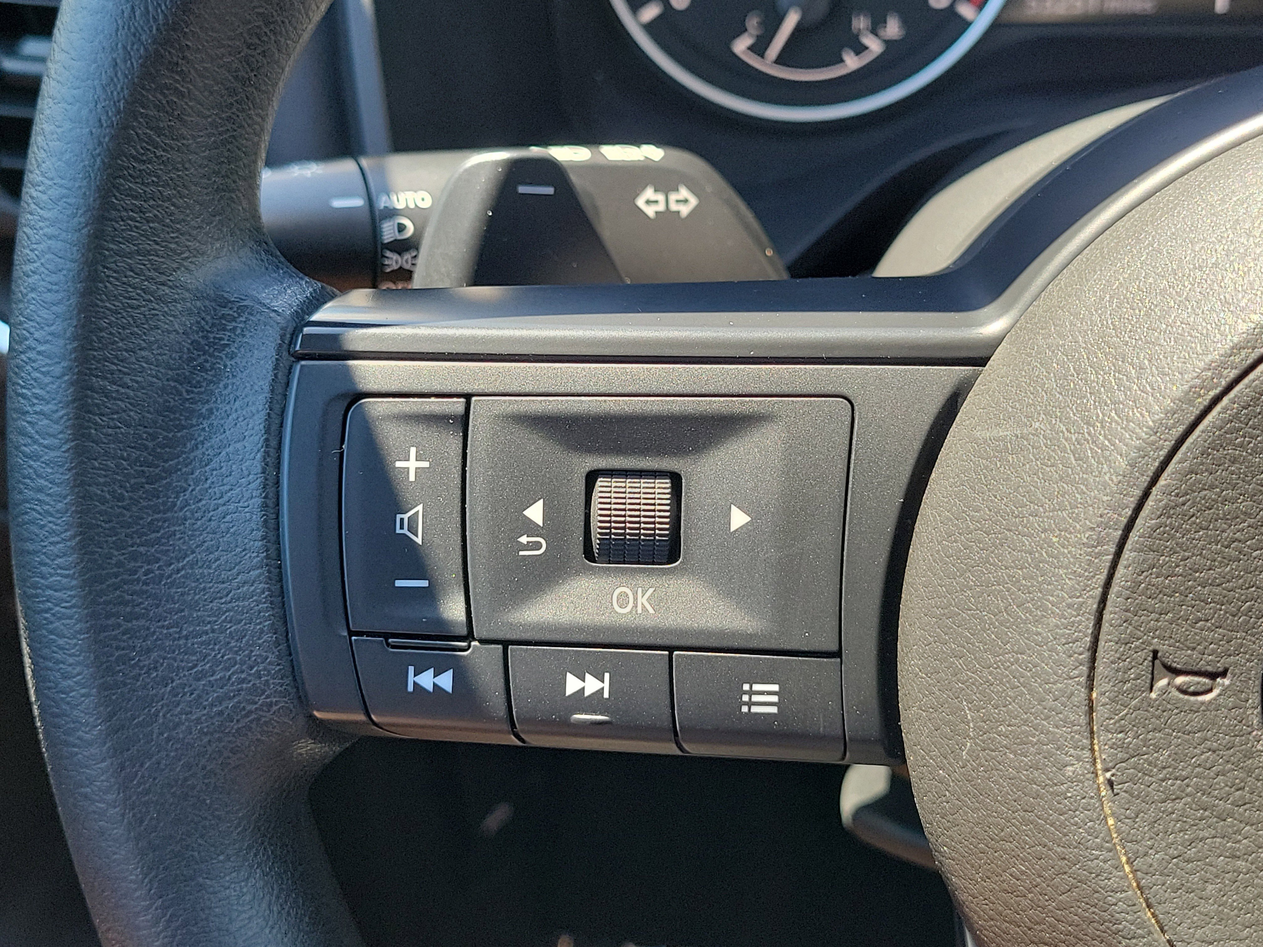 Used 2024 Nissan Rogue S FWD image 25