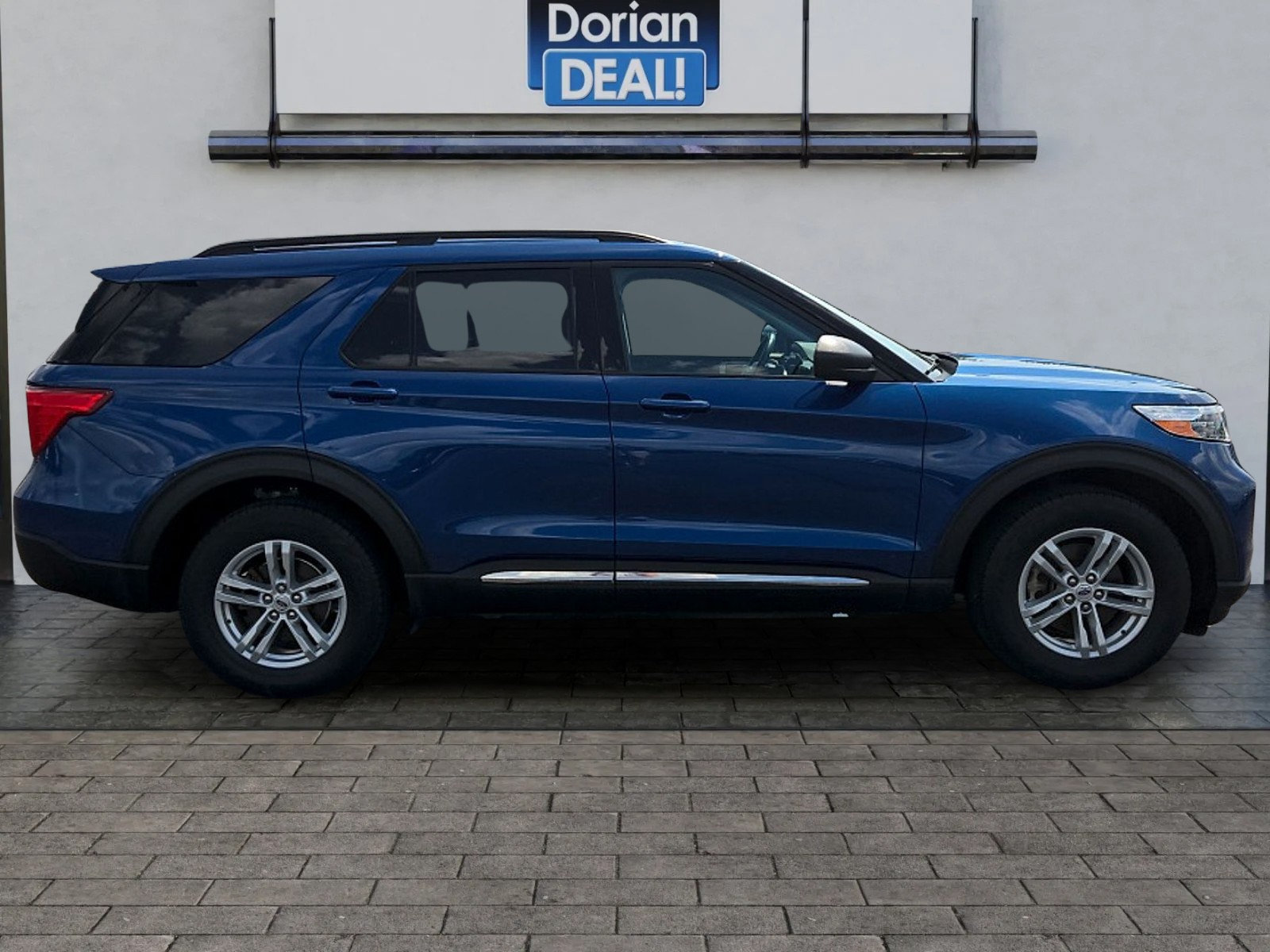 Certified 2021 Ford Explorer XLT w/ Equipment Group 202A AWD/4WD image 2