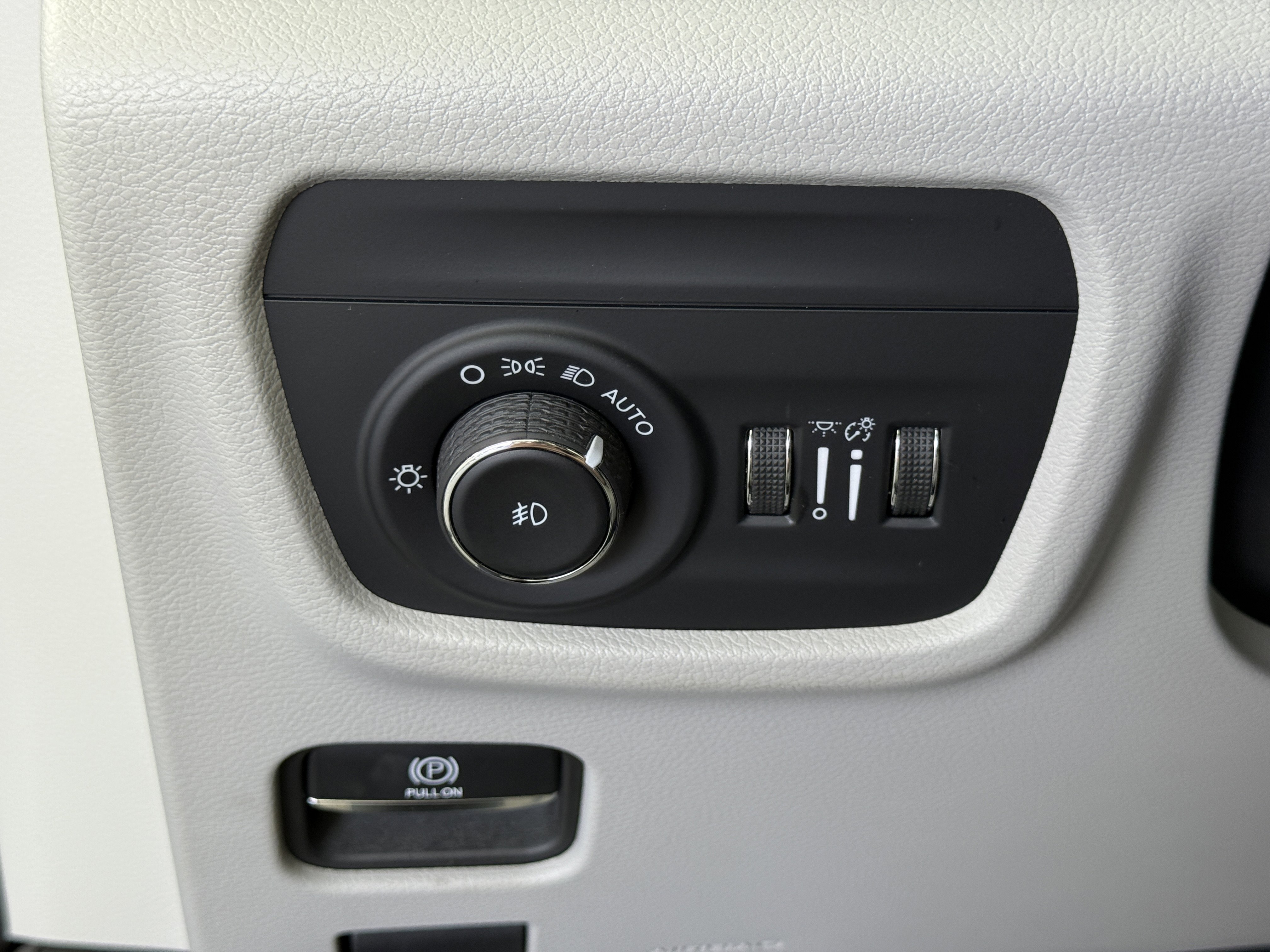 Used 2022 Jeep Grand Cherokee Overland w/ Adv Protech Group III image 25