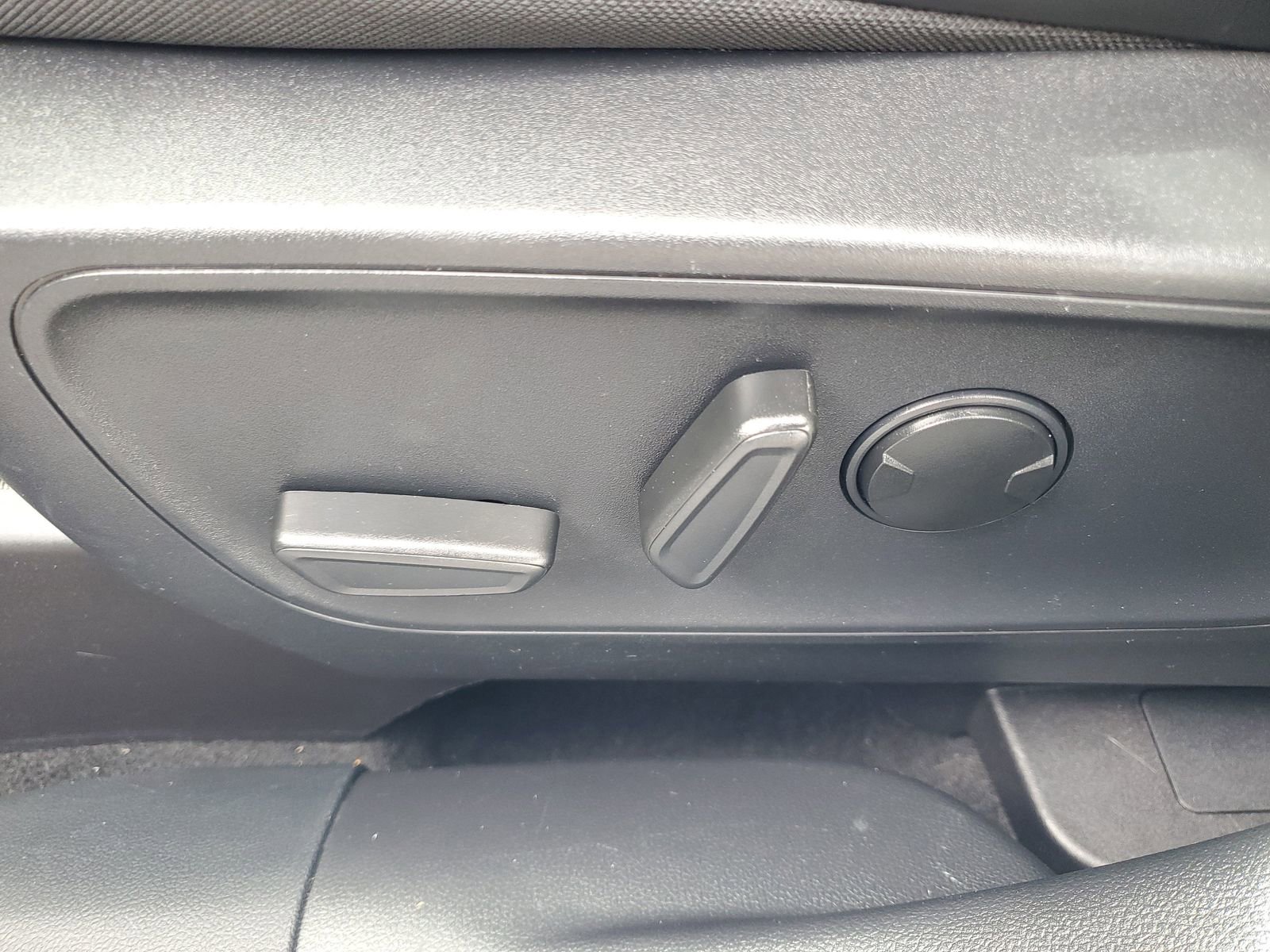 Certified 2025 Ford Escape ST-Line FWD image 18