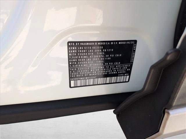 Used 2025 Volkswagen Tiguan SE AWD/4WD image 24