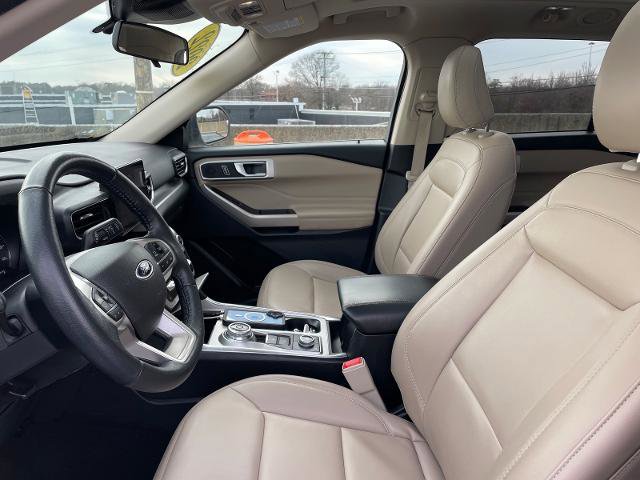 Certified 2022 Ford Explorer XLT w/ Equipment Group 202A image 9