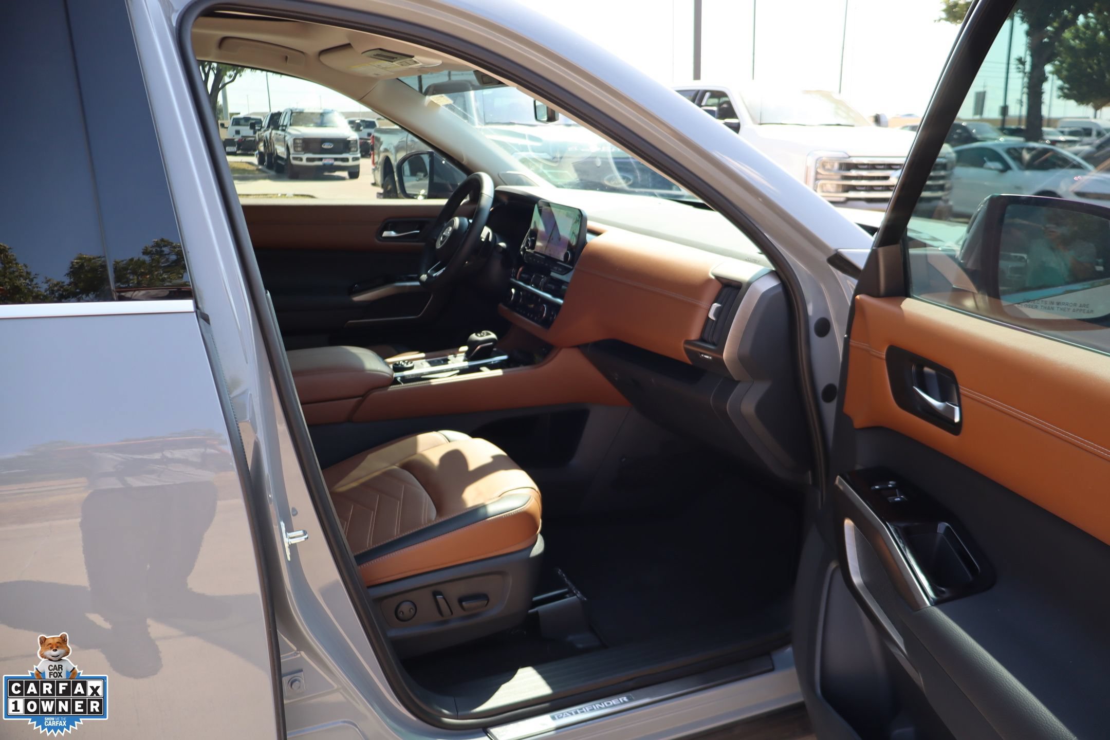 Used 2024 Nissan Pathfinder Platinum w/ Lighting Package (N92) AWD/4WD image 31
