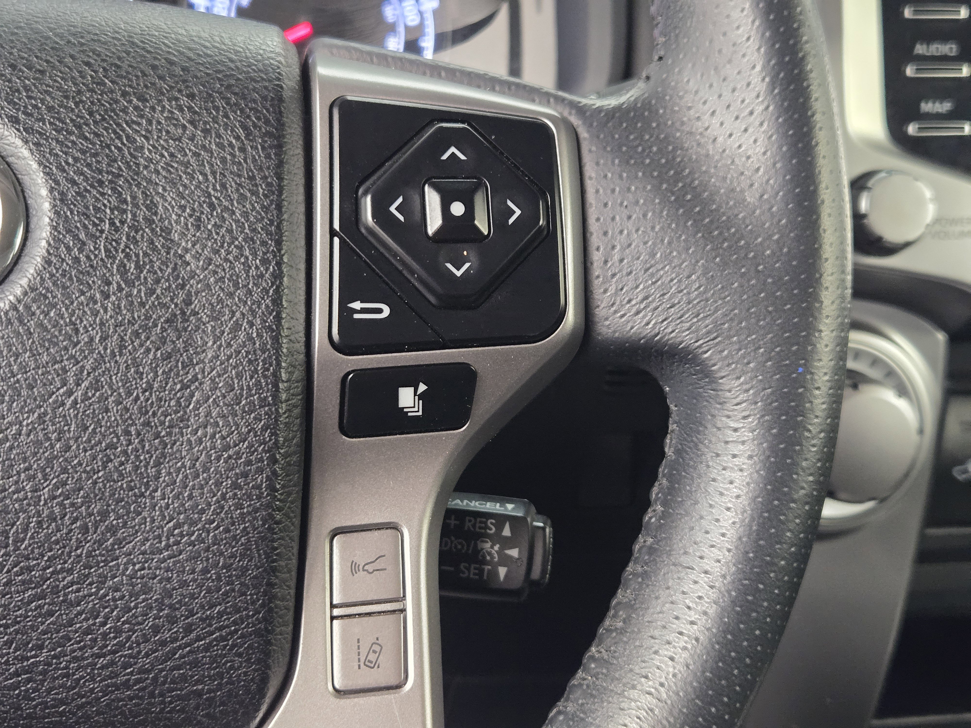 Used 2022 Toyota 4Runner SR5 Premium w/ Moonroof Package AWD/4WD image 31
