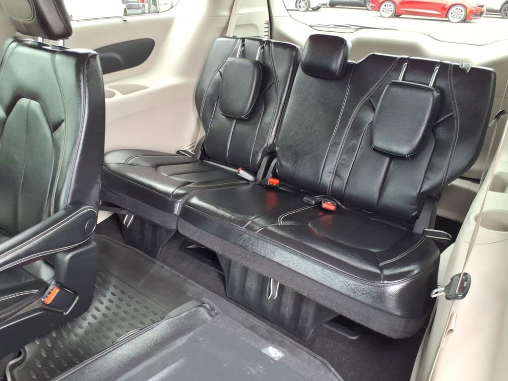 Used 2022 Chrysler Pacifica Touring-L FWD image 15