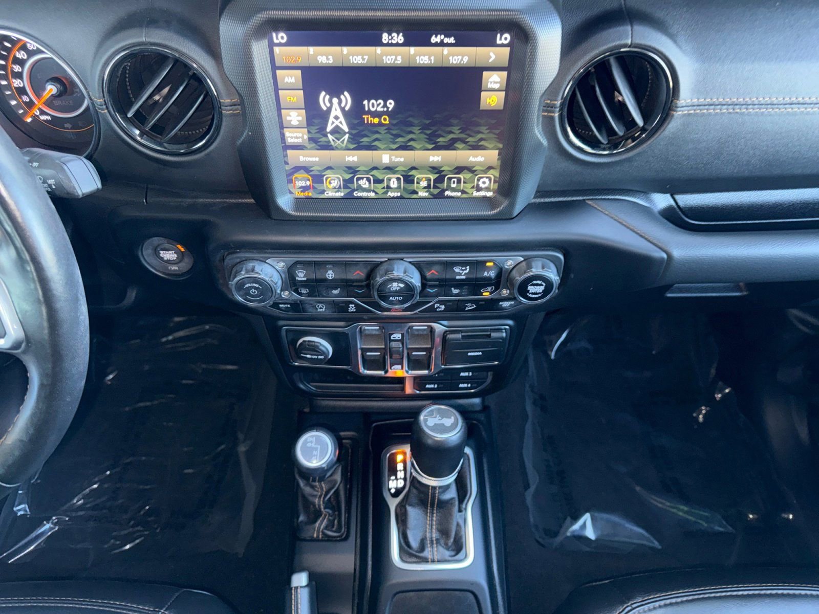 Used 2020 Jeep Wrangler Unlimited Sahara AWD/4WD image 15