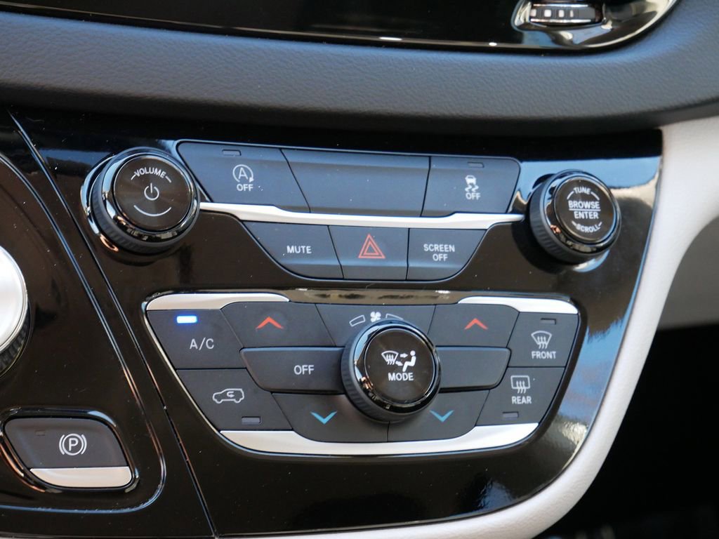 Used 2024 Chrysler Voyager LX FWD image 23