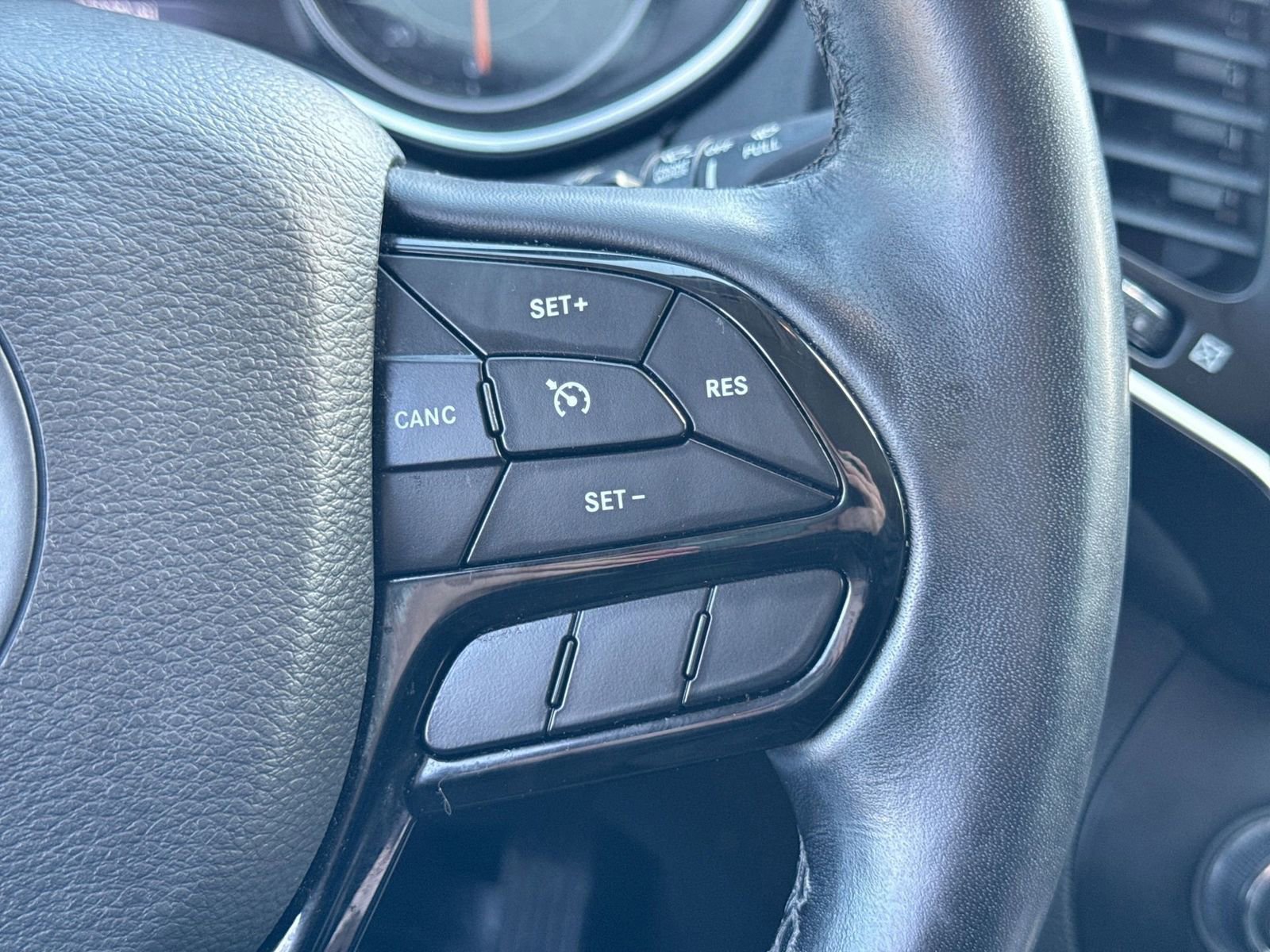 Used 2021 Jeep Cherokee Latitude Lux w/ Sun & Sound Group image 25