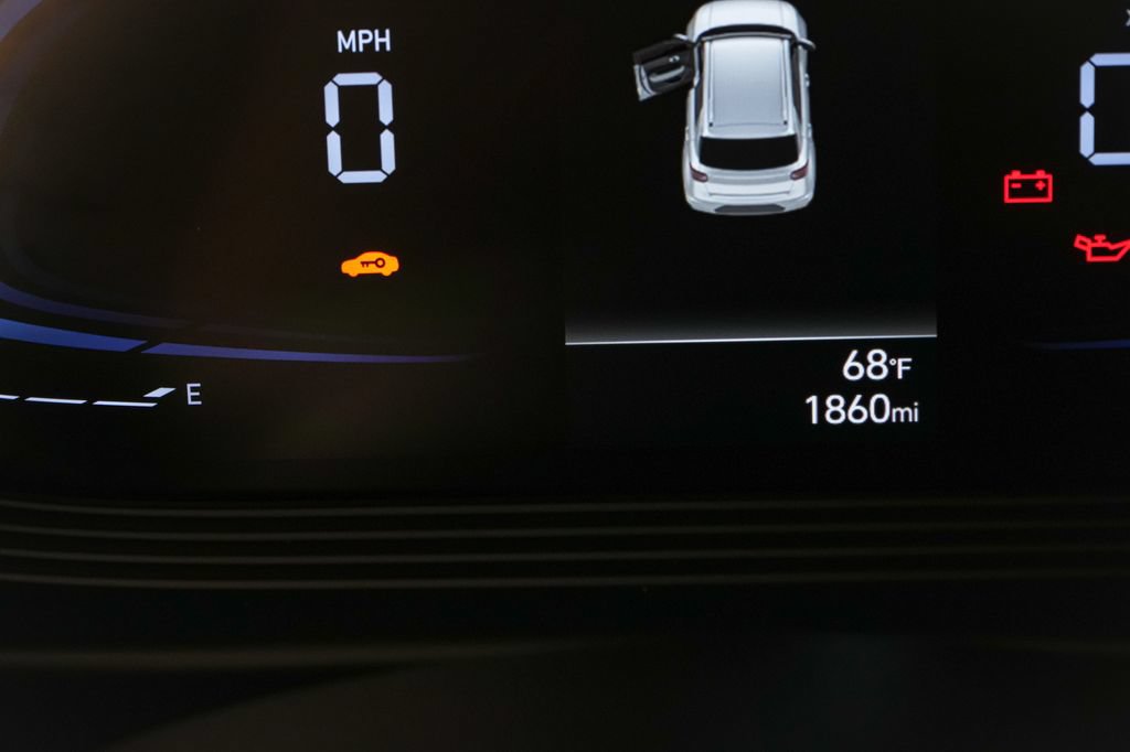 Used 2025 Hyundai Venue Limited FWD image 18