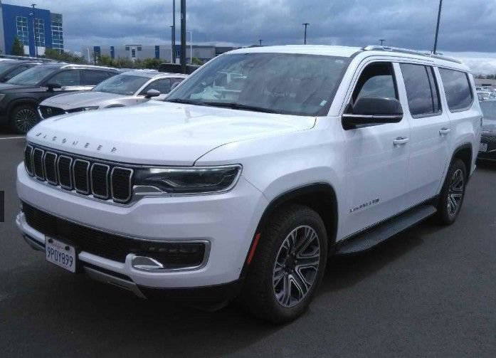 Used 2023 Jeep Wagoneer L Series II AWD/4WD image 2