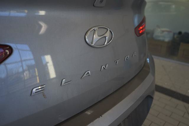 Used 2020 Hyundai Elantra SEL FWD image 15